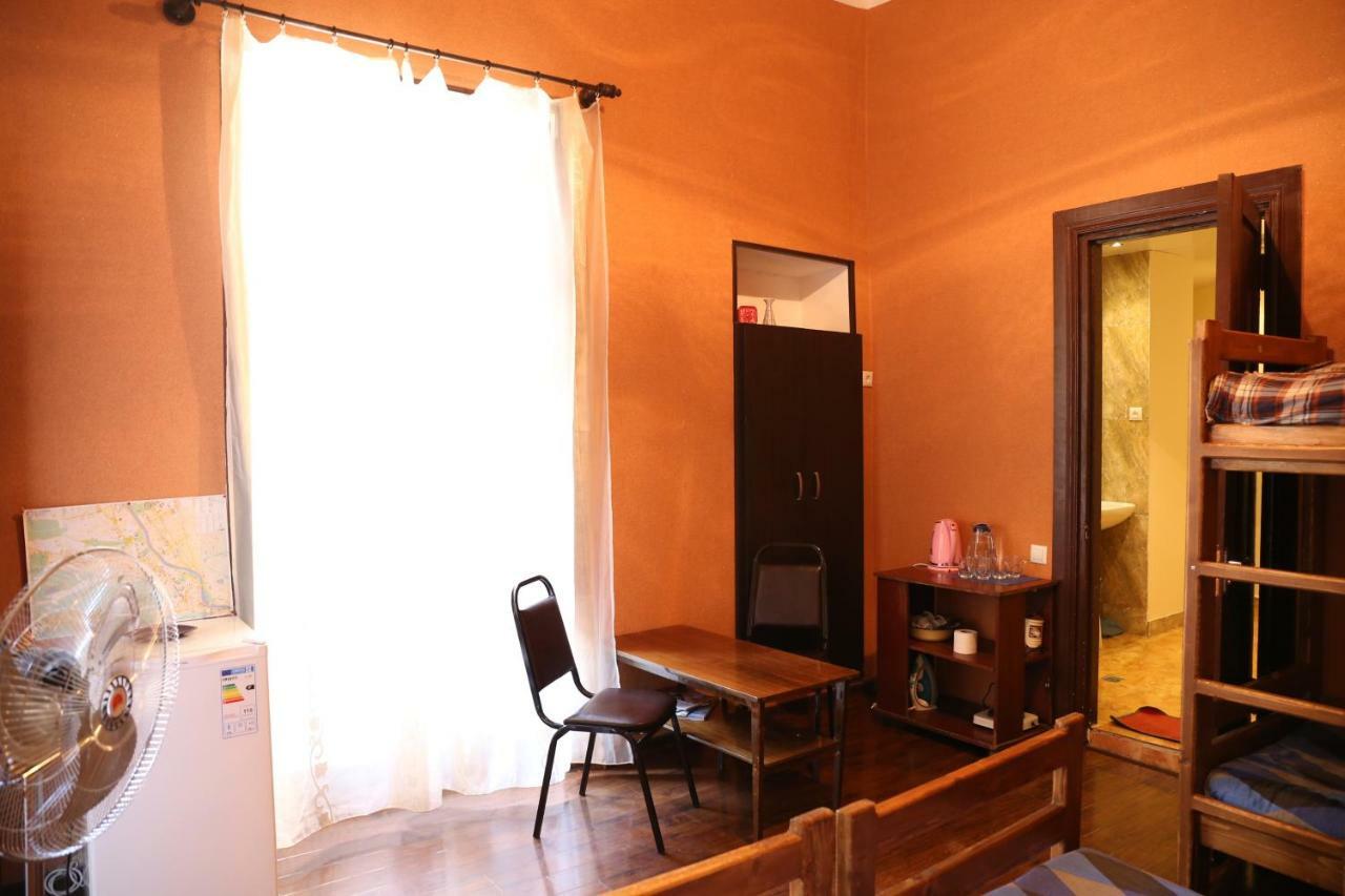 Private Rooms In The City Center - Chonqadze 9 Tbilisi Esterno foto