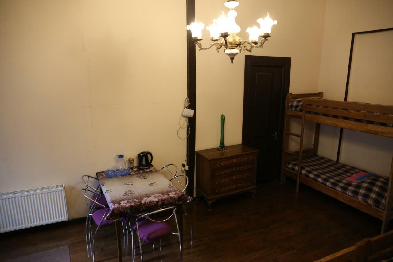 Private Rooms In The City Center - Chonqadze 9 Tbilisi Esterno foto