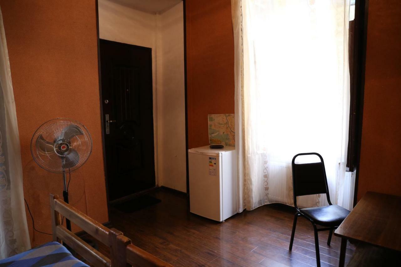 Private Rooms In The City Center - Chonqadze 9 Tbilisi Esterno foto